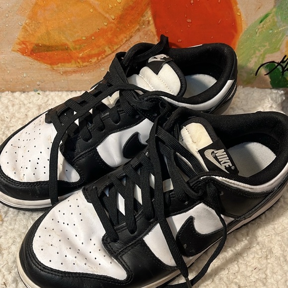 NIKE Women’s Black and White Sneakers 👟 - Picture 7 of 7